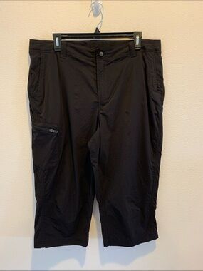L.L. Bean Black Womans Cargo Capris​